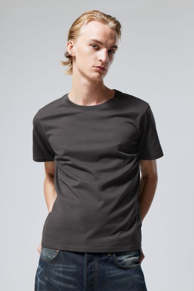 Men Basics Solid Dark Grey Boxy Lightweight T-Shirt